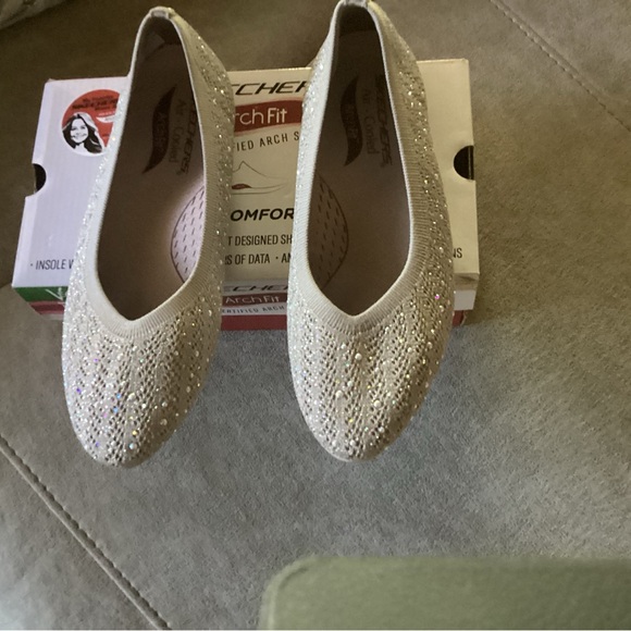 New in box sparkly Skechers - Picture 2 of 7